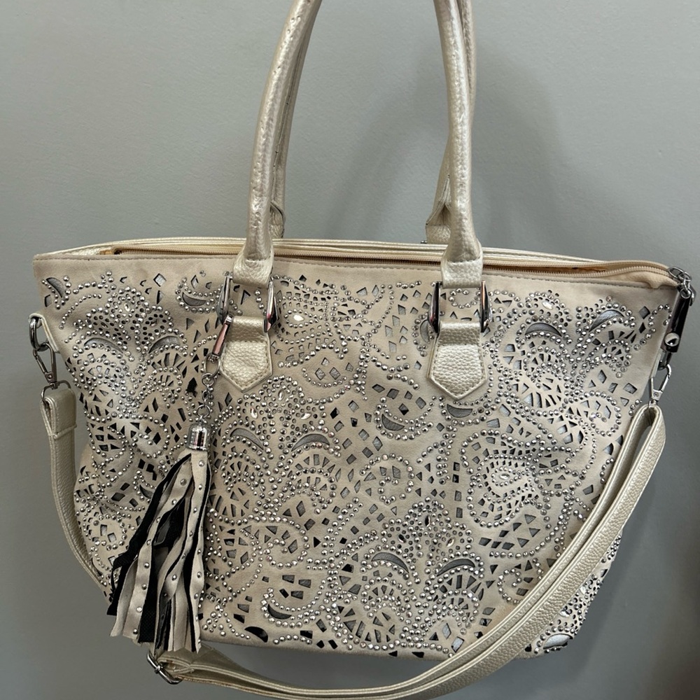 Elegant Cream Handbag with Cutout Design